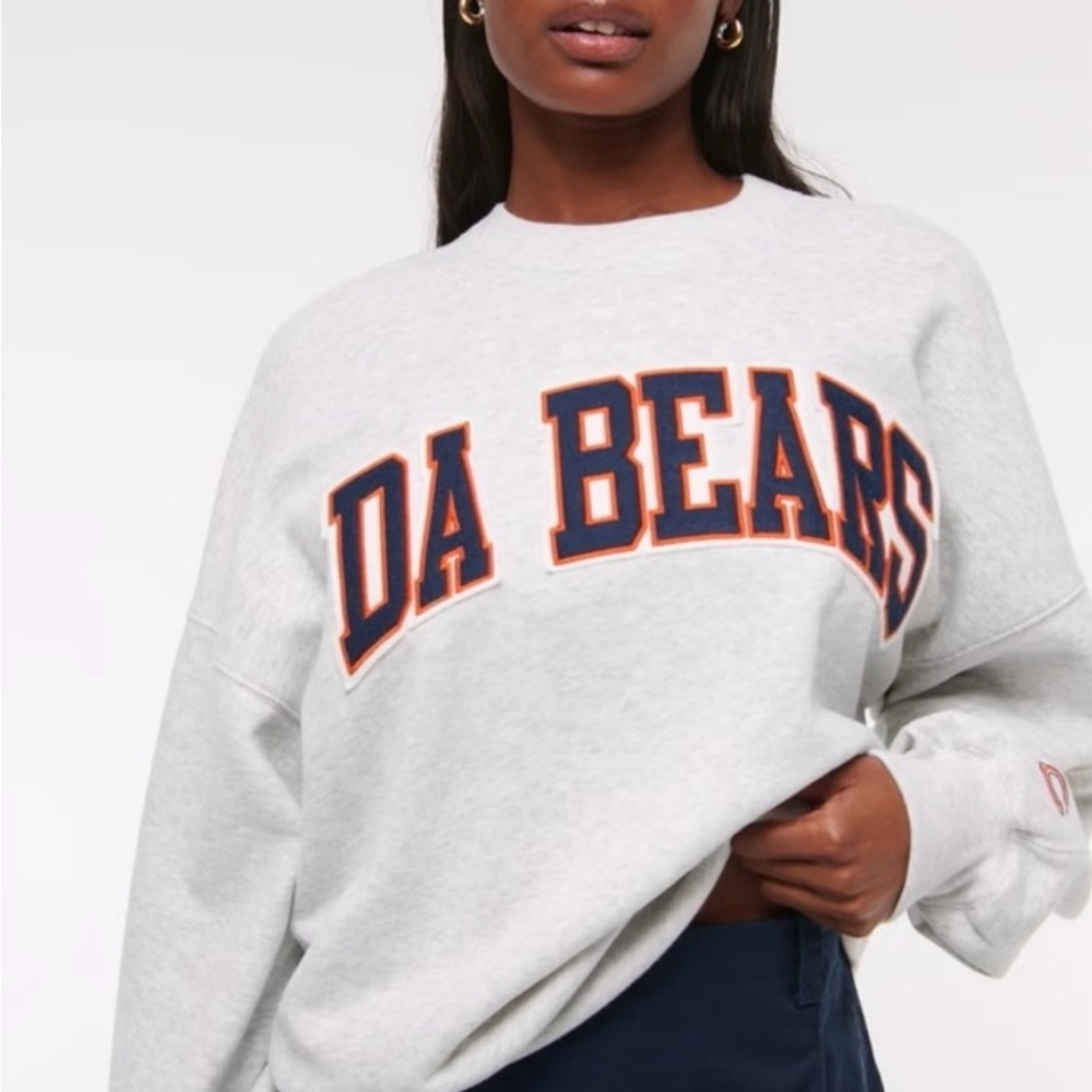 ISO !!!!     Abercrombie                          Chicago ‘DA BEARS' Sweatshirt